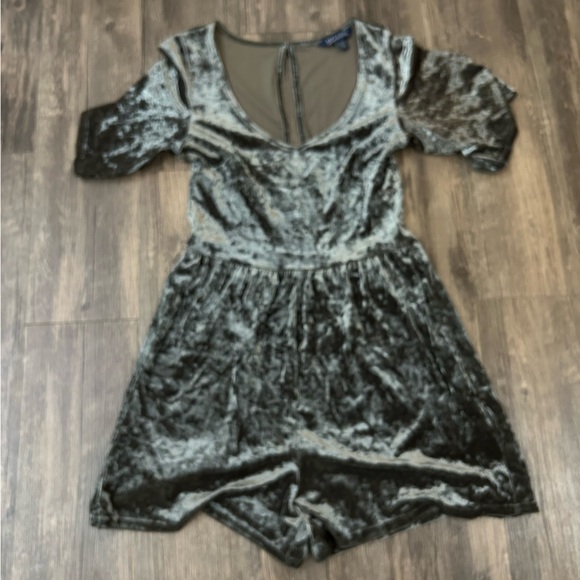 American Eagle Crushed Velvet Romper • Size S • 90s Whimsigoth - Picture 2 of 6
